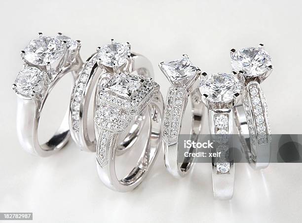 Diamond Pierścienie - zdjęcia stockowe i więcej obrazów Diament - Diament, Pierścionek z brylantem, Biżuteria