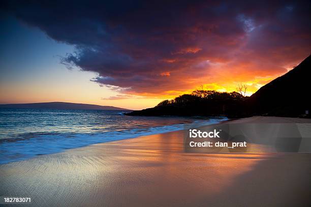 Tramonto Tropicale - Fotografie stock e altre immagini di Bellezza - Bellezza, Bellezza naturale, Clima tropicale