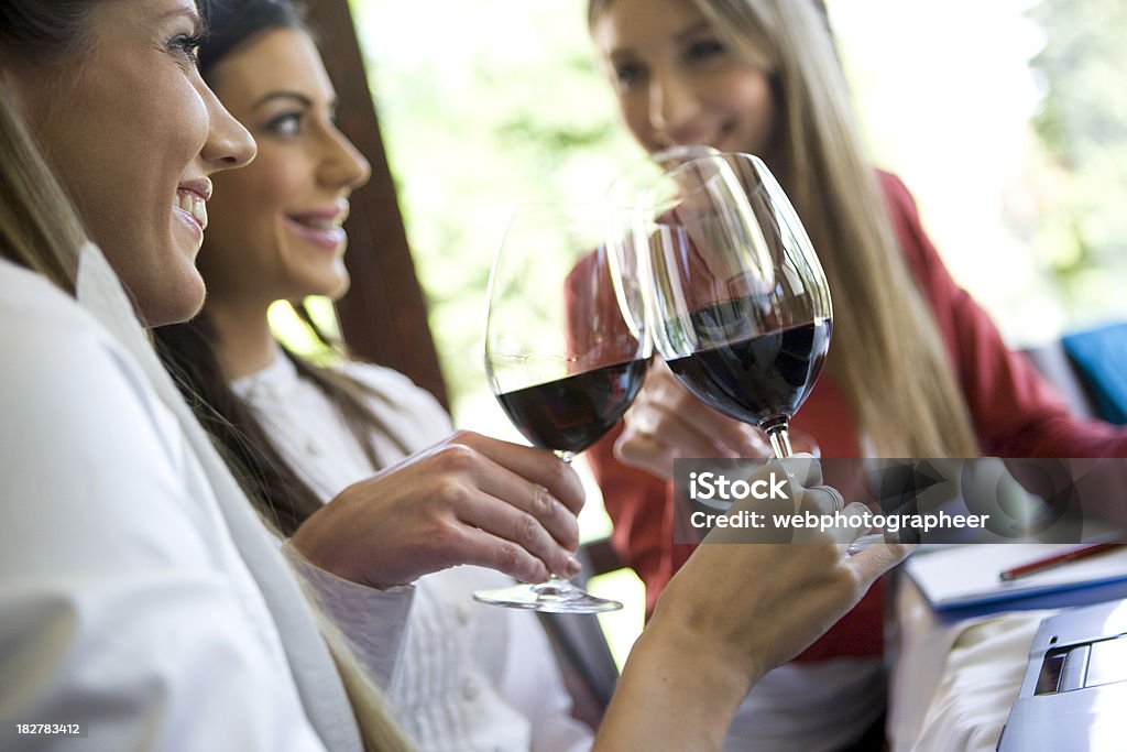 Freunde - Lizenzfrei Alkoholisches Getränk Stock-Foto