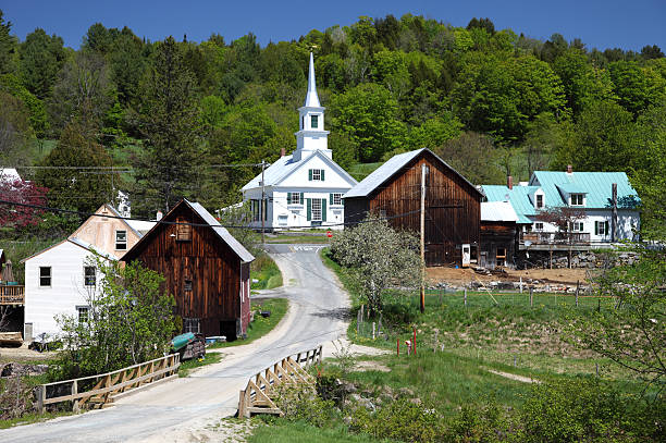 istock Quaint Vermont Village 182783527