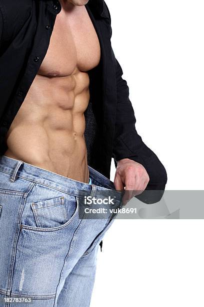 Macho Muscular Do Corpo No Enorme Calças - Fotografias de stock e mais imagens de Abdómen - Abdómen, Abdómen Humano, Adulto