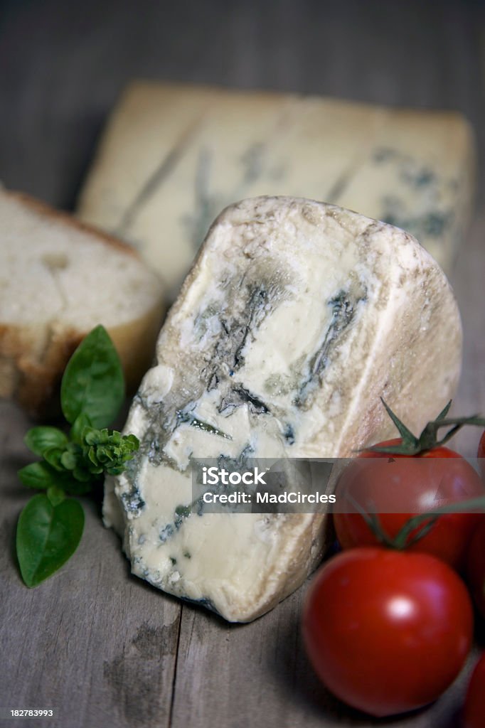 Formaggio erborinato still life - Foto stock royalty-free di Formaggio Roquefort