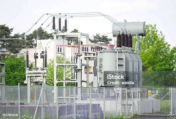 Umspannwerk - Fotografias de stock e mais imagens de Transformador de Alta Tensão - Transformador de Alta Tensão, Grande, Alta Voltagem