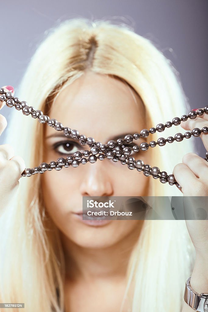 Collar de perlas - Foto de stock de 20 a 29 años libre de derechos