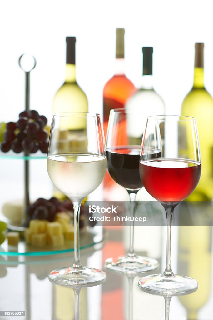 치즈, 포도 및 와인 다양한 색상 - 로열티 프리 빨강 스톡 사진