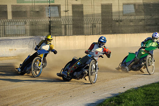 speedway de carreras - motorized sport motor racing track motorcycle racing auto racing fotografías e imágenes de stock
