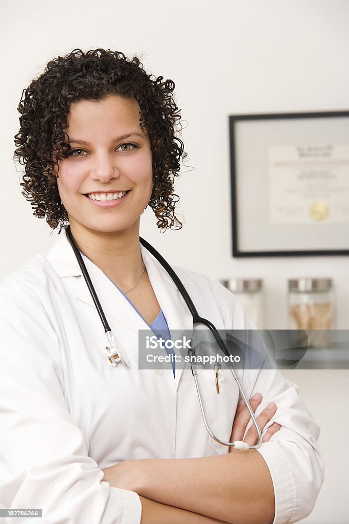 Weibliche medizinische professionelle Arzt oder Krankenschwester - Lizenzfrei 20-24 Jahre Stock-Foto