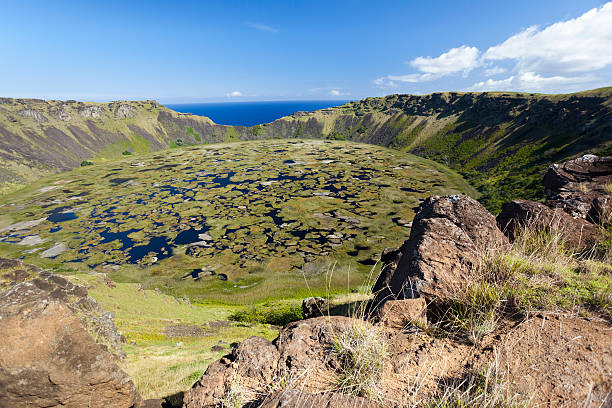 vulcano inattivo rano khao sull'isola di pasqua cile - rano kao foto e immagini stock