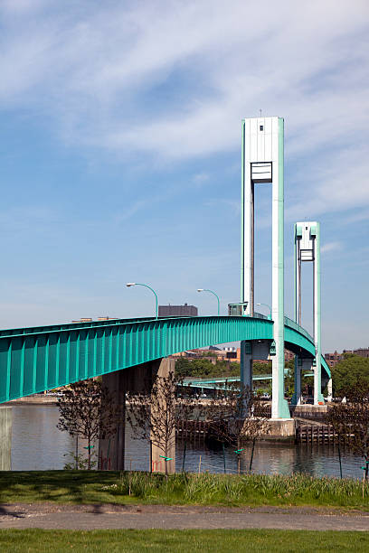 istock Randalls island footbridge 182786888