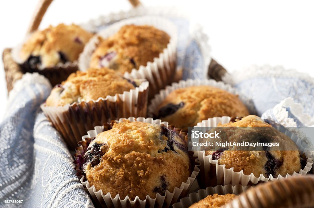 Korb mit Blaubeer-Muffins - Lizenzfrei Muffin - Kuchen und Süßwaren Stock-Foto