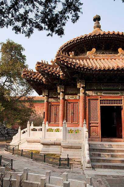 verbotene stadt - shanghai temple door china stock-fotos und bilder