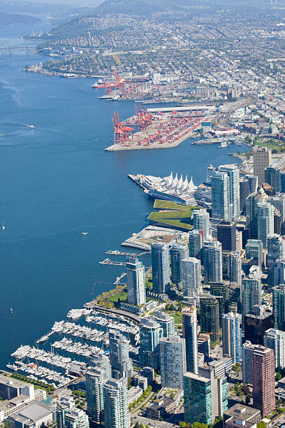 в центре ванкувера - vancouver harbor vancouver harbor marina стоковые фото и изображения