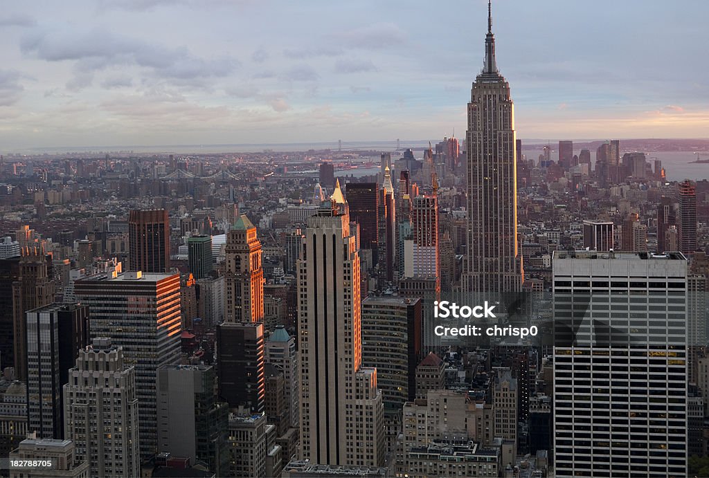 Nova Iorque, vista aérea de Manhattan ao pôr do sol - Foto de stock de Arranha-céu royalty-free