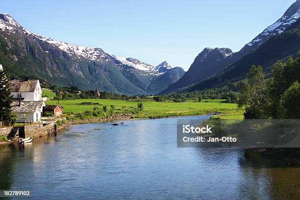 Norwegische Valley Briksdalsglacier Stockfoto und mehr Bilder von Jostedalsbreen - Jostedalsbreen, Baum, Berg