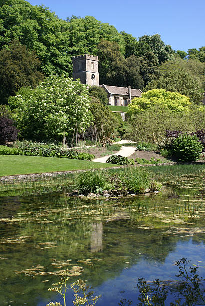 istock English country scene 182789201