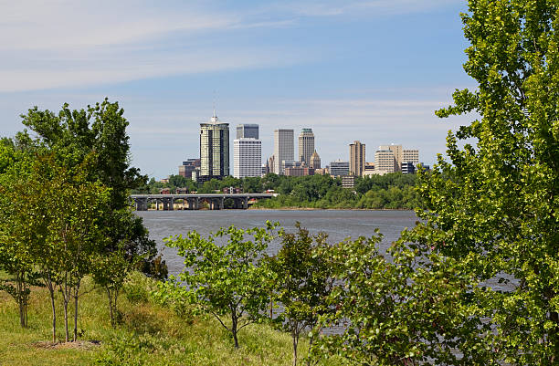istock Tulsa Skyline Through The Trees 182789214