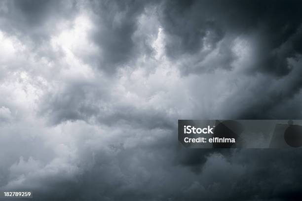 ダークな雲 - 曇天のストックフォトや画像を多数ご用意 - 曇天, 夜, 空