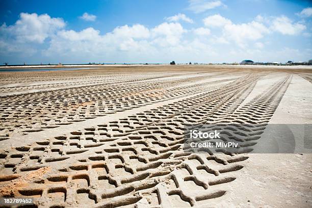 Off Road Torów Na Plaży - zdjęcia stockowe i więcej obrazów Fotografika - Fotografika, Gleba, Horyzontalny