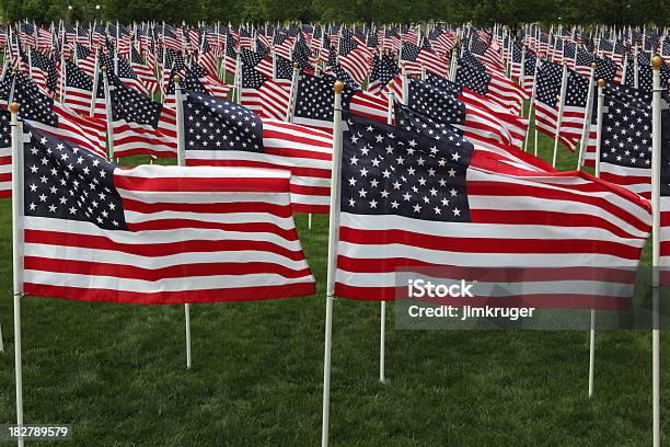 Foto de American Flags Preencher O Quadro e mais fotos de stock de Azul - Azul, Bandeira, Bandeira Norte-Americana