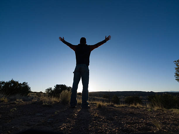 stehende grace - applauding contemplation praying arms outstretched stock-fotos und bilder