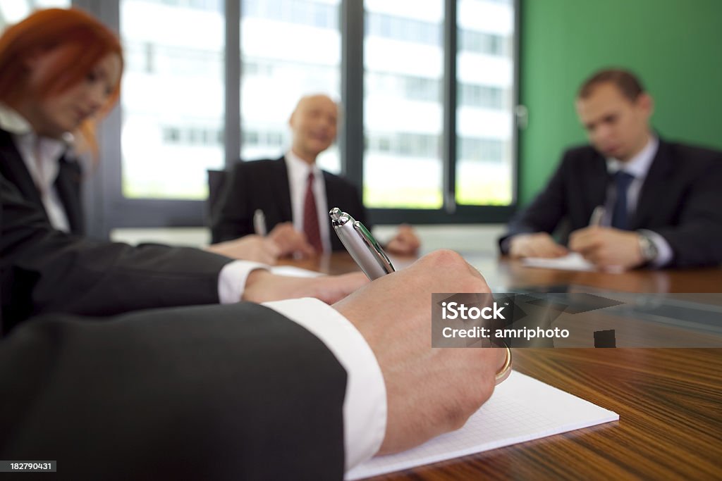 Schreiben hand der Geschäftsmann in den Meetingräumen - Lizenzfrei Aktiver Senior Stock-Foto