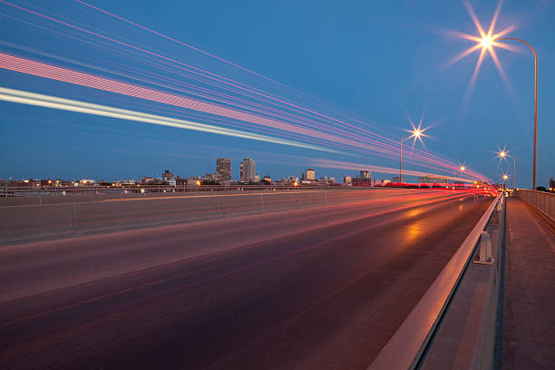 winnipeg arlington st bridge - canada main street manitoba winnipeg foto e immagini stock