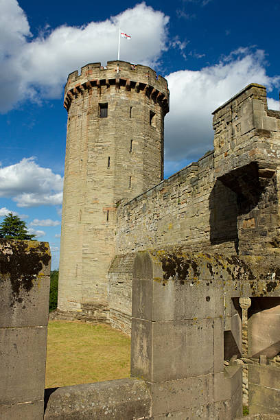 istock Castle with English Flag 182790559