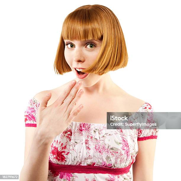 Linda Joven Mujer Pelirroja Gasps Mirando Nos Foto de stock y más banco de imágenes de Corte de pelo por encima de los hombros - Corte de pelo por encima de los hombros, Mujeres, Pelirrojo