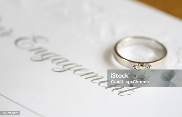 Anillo De Compromiso Foto de stock y más banco de imágenes de Comunicado - Comunicado, Anillo de compromiso, Boda