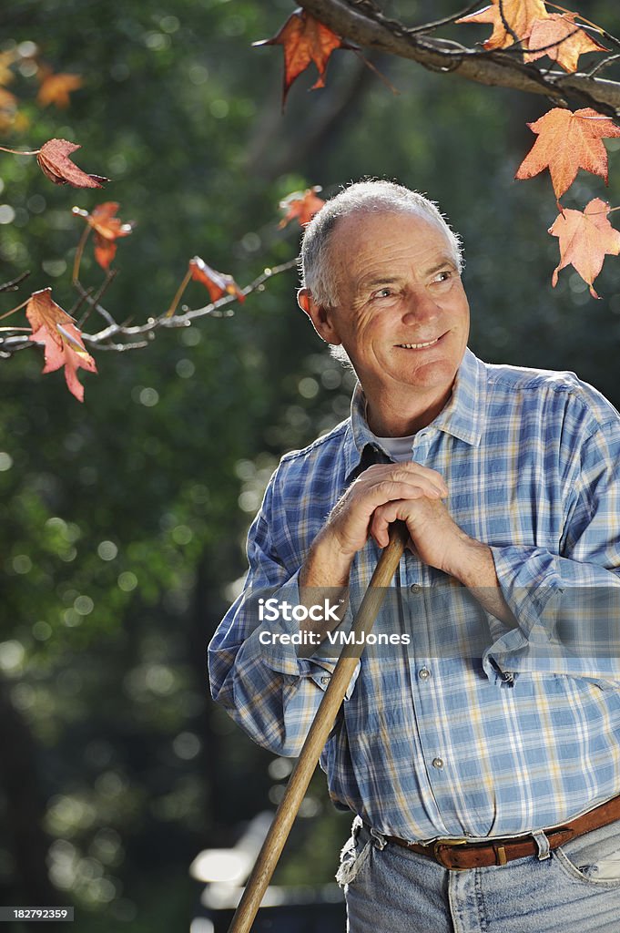 Autunno giardiniere - Foto stock royalty-free di 60-69 anni