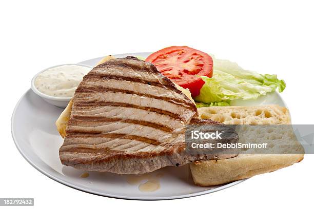 のんびりしたキハダマグロのステーキ入りサンドイッチ - おかず系のストックフォトや画像を多数ご用意 - おかず系, カットアウト, カラー画像