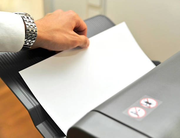 fax e stampante in ufficio con mano - inkjet foto e immagini stock