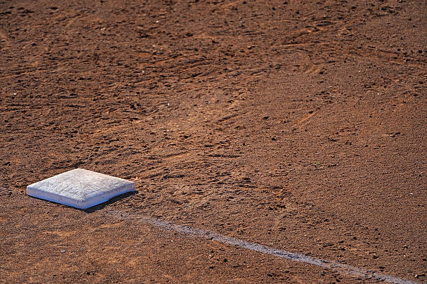 base di baseball - baseball infield baseline close up foto e immagini stock