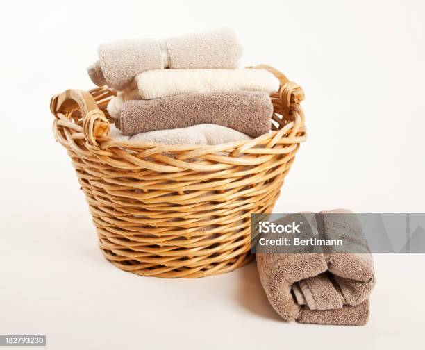 Saubere Handtücher Stockfoto und mehr Bilder von Wäschekorb - Wäschekorb, Korb, Reinigen