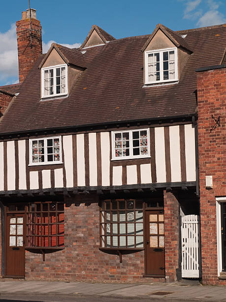 istock Vertical beams and olde worlde bay windows 182793878