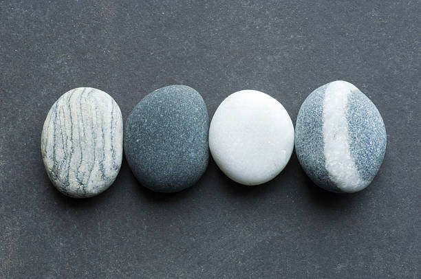 4 つの小石 - balance variation nature stone ストックフォトと画像