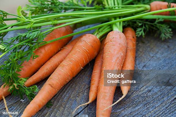 Свежие Морковь — стоковые фотографии и другие картинки Без людей - Без людей, Горизонтальный, Еда