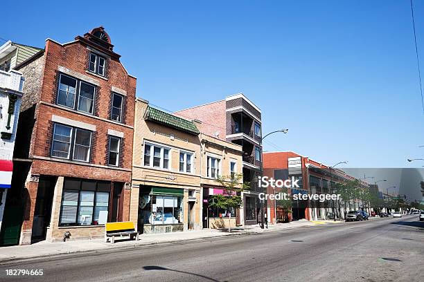 Milwaukee Avenue In Chicago Stockfoto und mehr Bilder von Kleinunternehmen - Kleinunternehmen, Städtische Straße, Geschäft