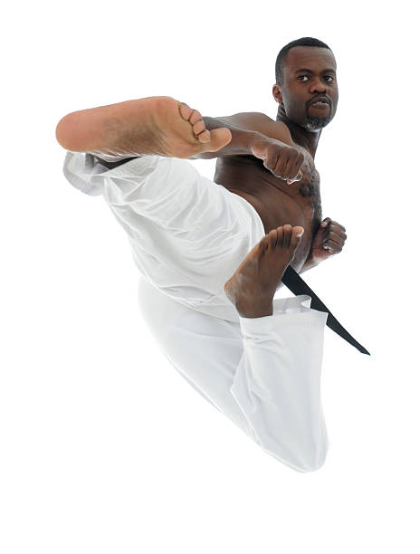 aplastamiento - kicking tae kwon do martial arts flying fotografías e imágenes de stock