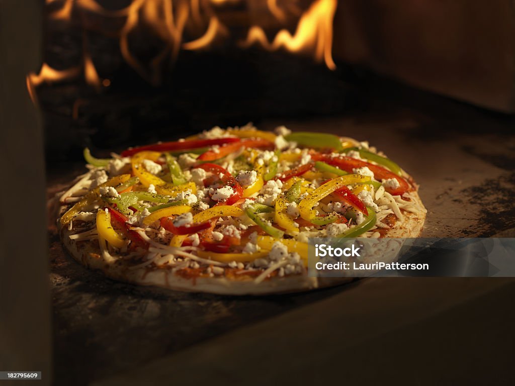 Pizza em forno a lenha - Foto de stock de Fogo royalty-free