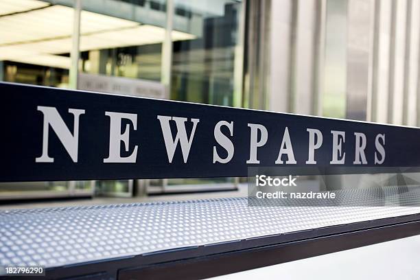 新聞スタンドのサイン - 新聞のストックフォトや画像を多数ご用意 - 新聞, キオスク, 新聞スタンド