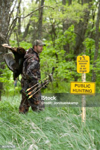 アーチェリー Hunter 公共の狩猟地 - 狩りをするのストックフォトや画像を多数ご用意 - 狩りをする, 狩人, シチメンチョウ