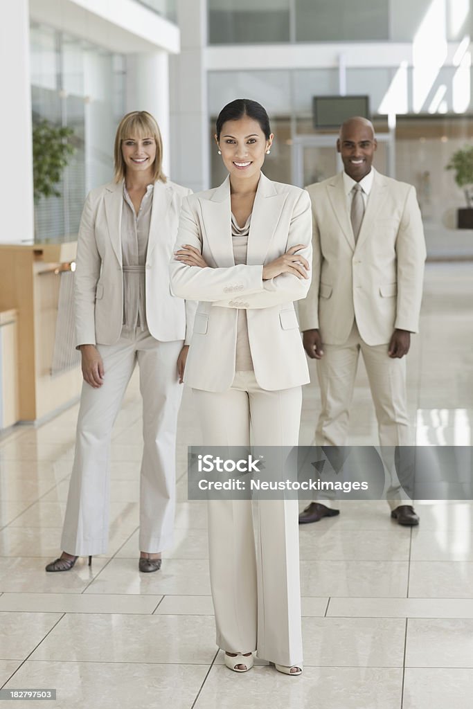 Portrait d'une équipe ethniquement diversifiée d'affaires - Photo de Adulte libre de droits