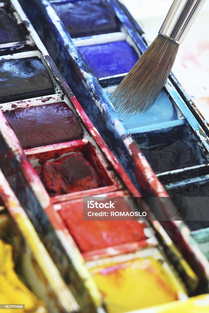 Aquarela e pincel close-up - Foto de stock de Amarelo royalty-free