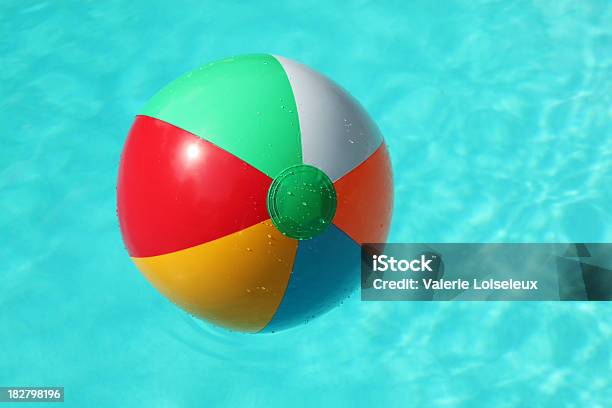 Photo libre de droit de Ballon De Plage banque d'images et plus d'images libres de droit de Ballon de plage - Ballon de plage, Activité de loisirs, Balle ou ballon
