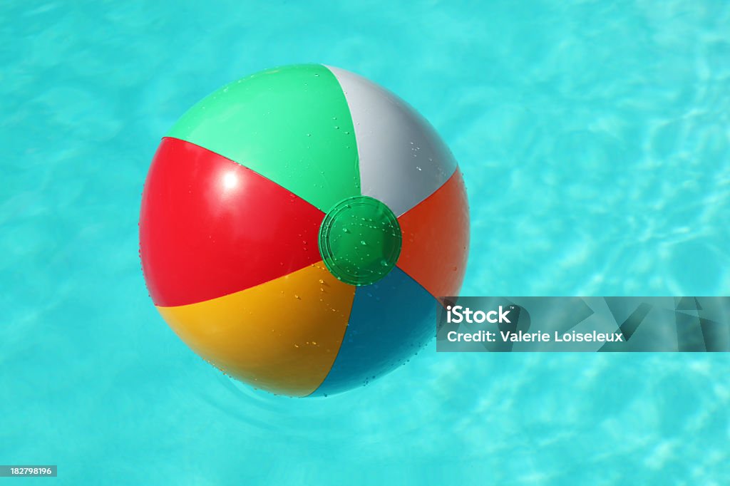 Пляжный мяч - Стоковые фото Пляжный мяч роялти-фри
