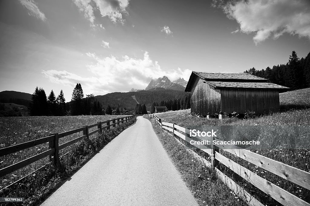 Paisagem das Montanhas Dolomitas - Royalty-free Preto e Branco Foto de stock