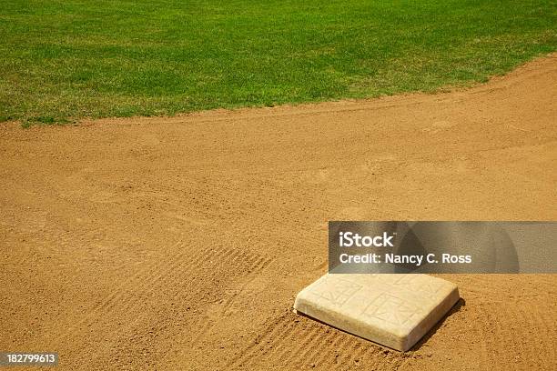 Baza Na Boisko Do Baseballu Zespół Sportowy Na Zewnątrz - zdjęcia stockowe i więcej obrazów Baseball