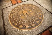 bronze-markierung-auf-dem-freedom-trail.jpg?b=1&s=170x170&k=20&c=0xZurX7cwIcbGFbVJIlQIYNr2Q7VIyMhPUYCdY91QhQ=