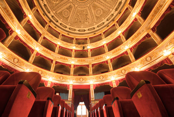 hermosa zona de teatro - ópera fotografías e imágenes de stock